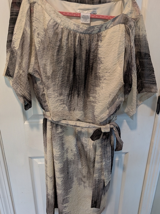 Maggy London Dresses & Skirts - NWOT Maggy London Watercolor Belted Dress Size 16